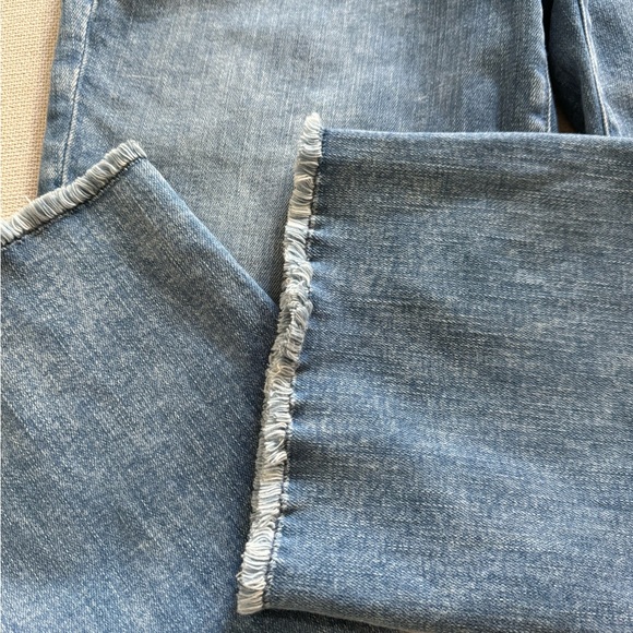 Chico’s High Rise Straight Leg Crop Denim Frayed Hem Size 8 Like NEW - Picture 8 of 8